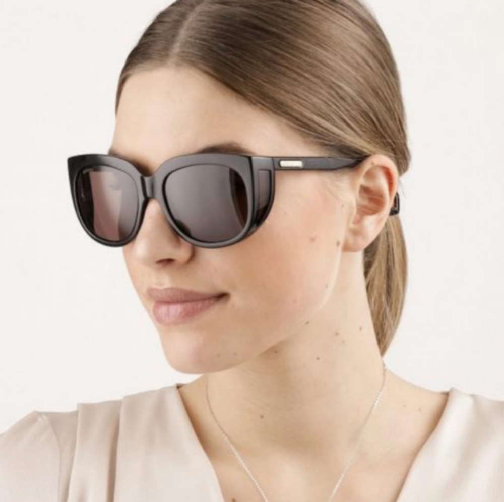 Gucci GG04682 001 Black and Gold Sunglasses